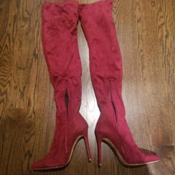Red boots - Picture 3 of 6